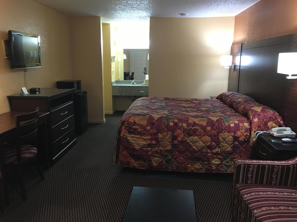 Redwood Inn - White Hall Chambre photo