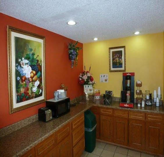 Redwood Inn - White Hall Extérieur photo
